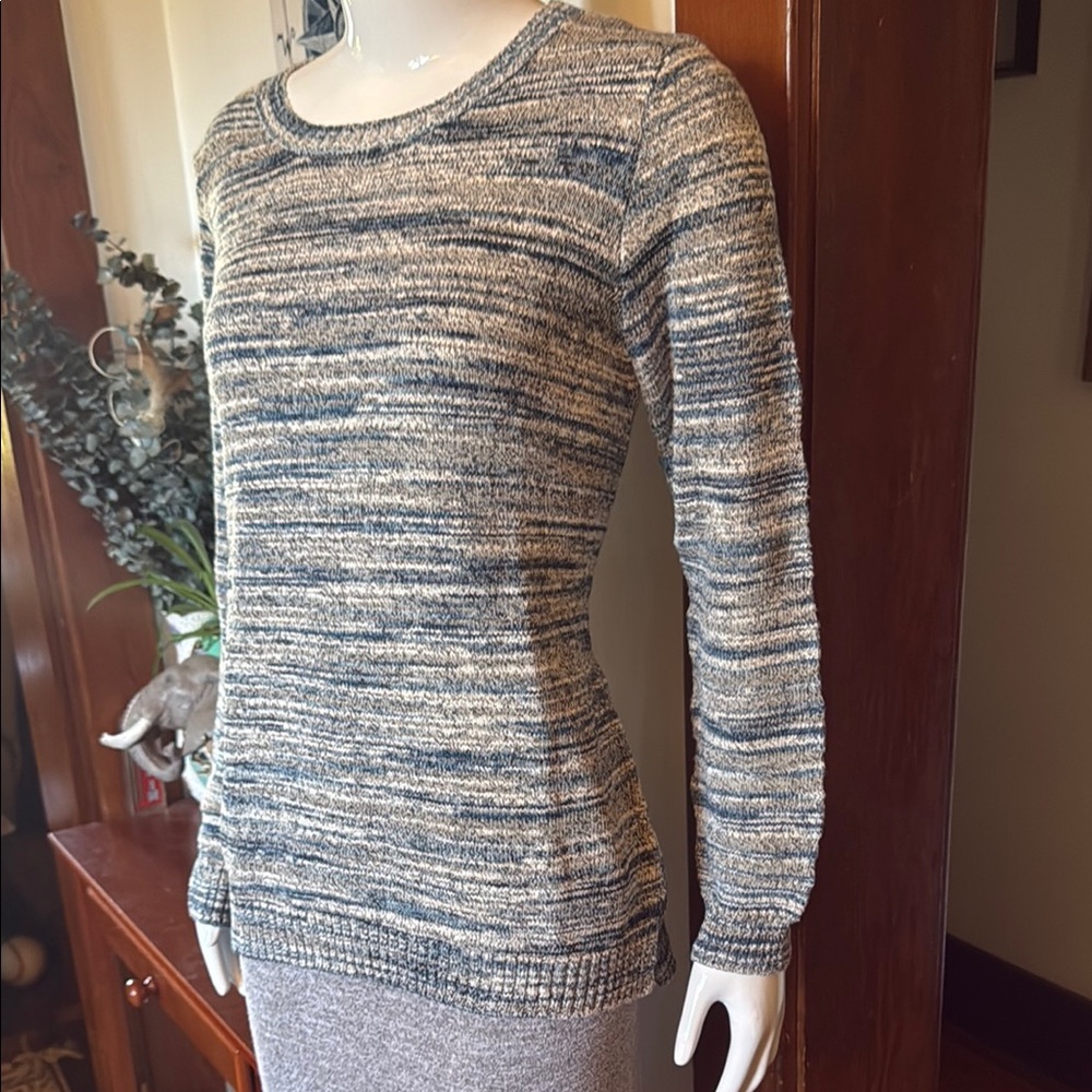 NWT northern reflections size small Women's Blue and Gray Sweater